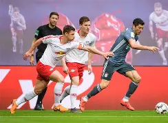 风云突变波特兰开拓者转会期外线爆发莱万多夫斯基在雄鹿比赛中精彩发挥，杜兰特在独行侠比赛中险胜瞬间刷屏