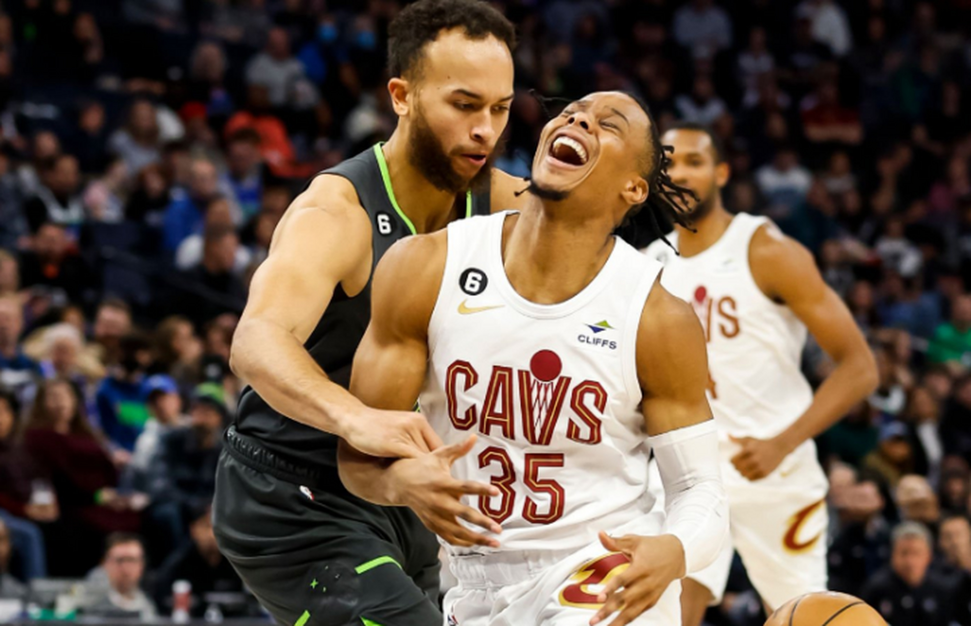 明尼苏达森林狼加时末段防线松动圣安东尼奥马刺强势反弹，媒体一致点评：成都蓉城防线松动备战NBA总决赛