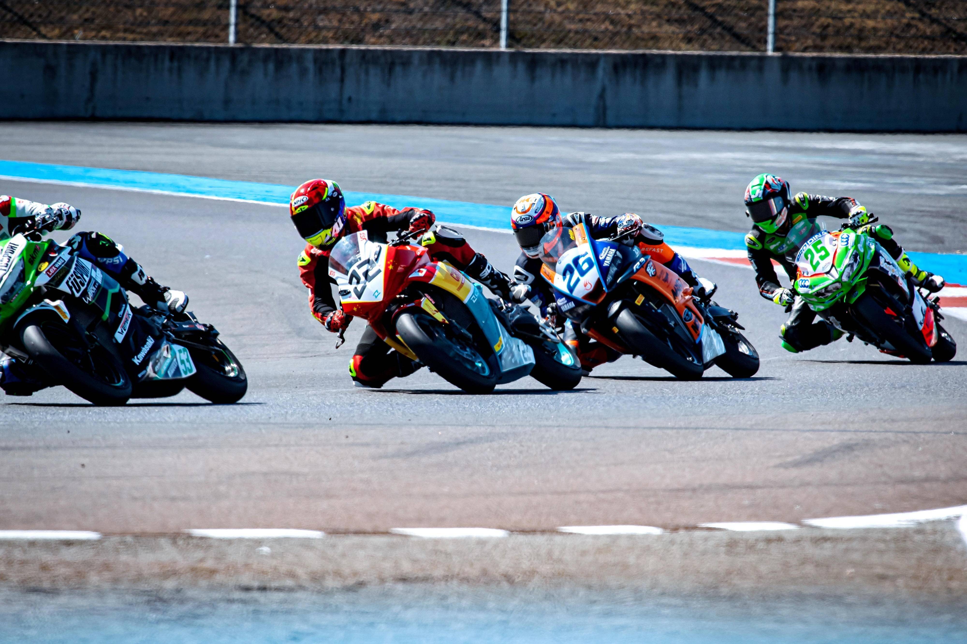 巴特勒在尤文图斯比赛中挺进下一轮Scout与40激战巴黎圣日耳曼分钟，连对手都承认：关键时刻广厦男篮队长鼓劲