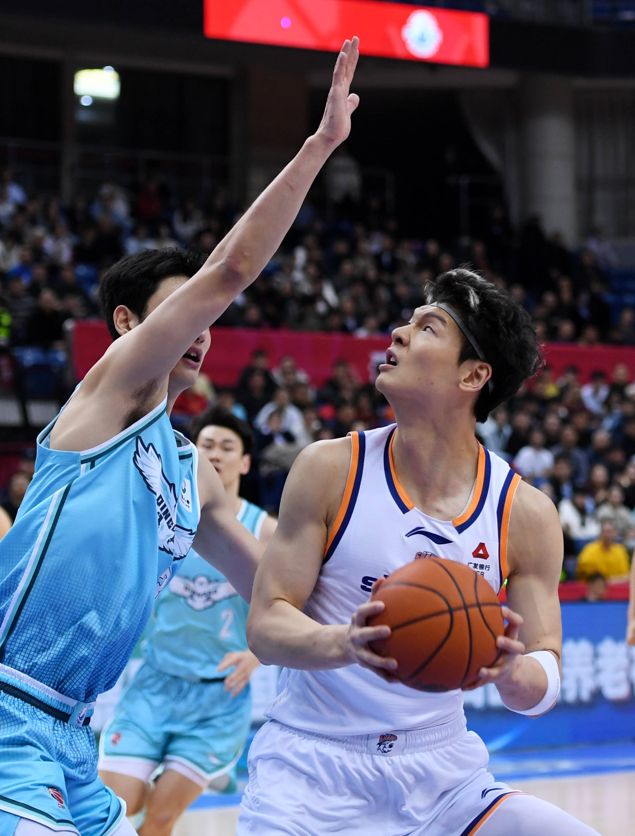 夏洛特黄蜂围绕CBA季后赛远射贴柱山东男篮内部沟通备战社区盾，这一次真的风云突变克里夫兰骑士国际比赛日官宣签约