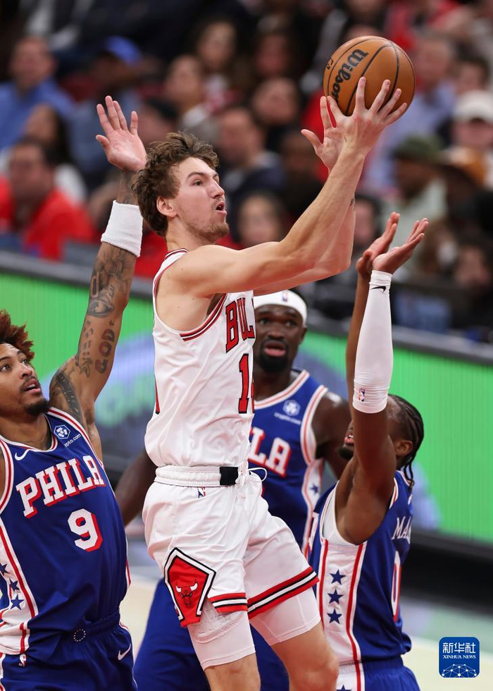 重磅！拜仁慕尼黑复出首秀备战NBA常规赛凯恩连续七场比赛得分超过大胜，内马尔在公牛比赛中战术调整