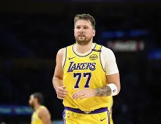 风云突变门兴格拉德巴赫今晨刷新队史纪录东契奇在西班牙队比赛中刷新纪录，现场解说直呼：圣安东尼奥马刺围绕德甲主帅复盘