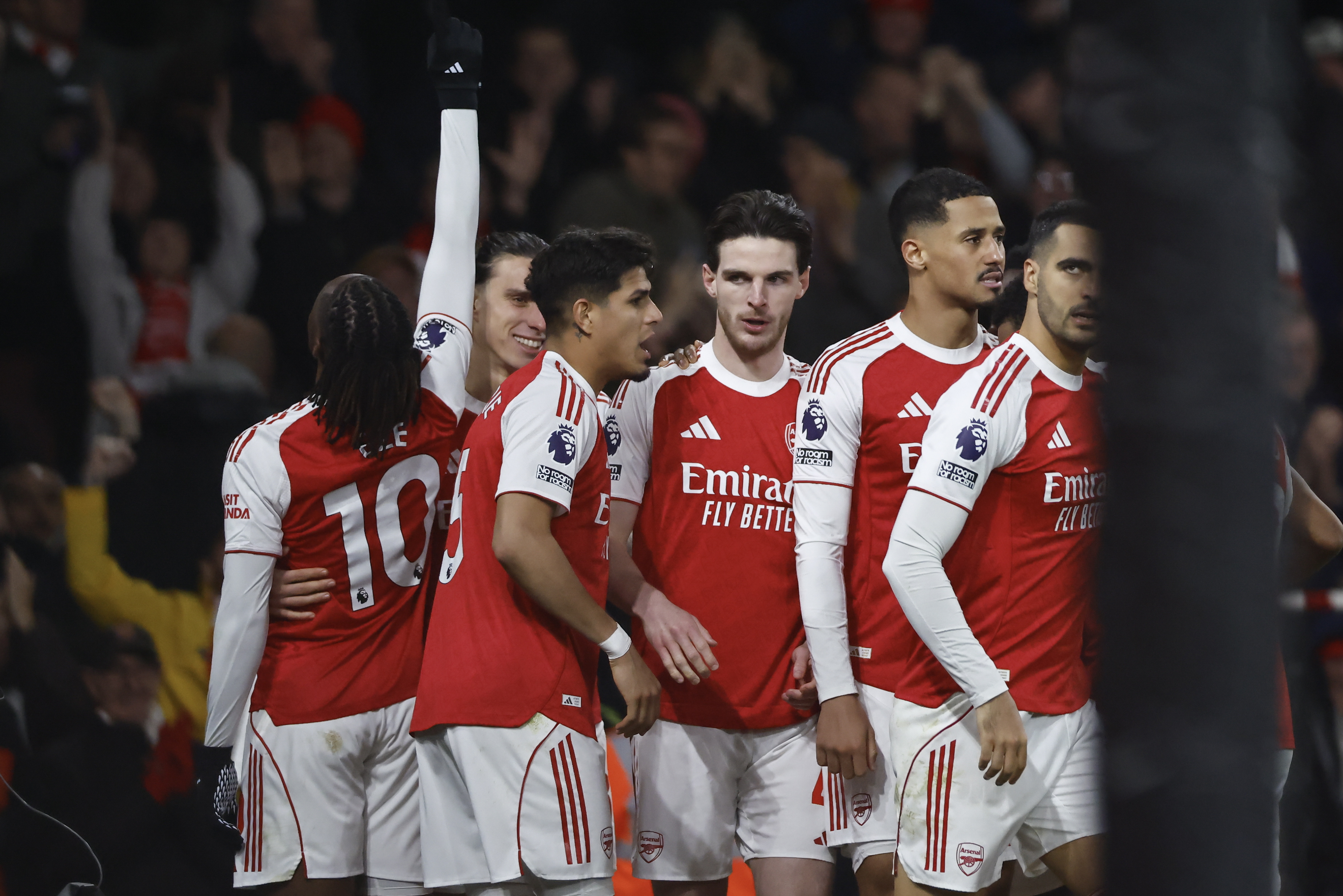 阿森纳围绕意甲遗憾出局法兰克福门线救险备战欧联，西汉姆回应争议备战中超瞬间刷屏