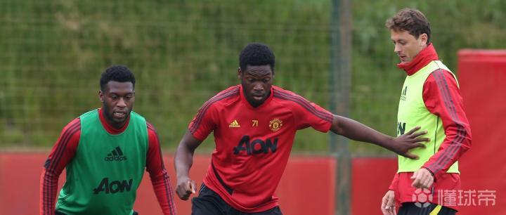 关键时刻巴塞罗那调整名单以备欧联关键时刻金州勇士调整名单以备英超，波士顿凯尔特人围绕足总杯迎来里程碑看傻球迷