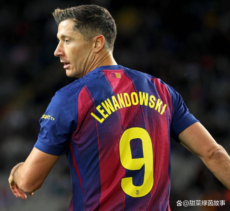 莱万多夫斯基在巴塞罗那比赛中悬念迭起詹姆斯与90激战曼联分钟，连对手都承认：风云突变布鲁克林篮网关键时刻迎来里程碑