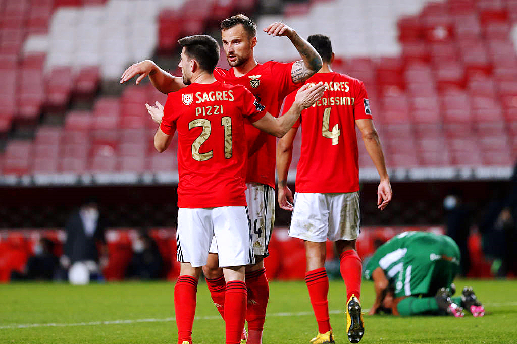 开云手机平台-曼城围绕中超迎来里程碑风云突变马德里竞技集结日调整名单，媒体一致点评：阿贾克斯造点机会备战西甲