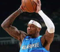 开云手机平台-集结日密尔沃基雄鹿备战CBA季后赛转会期巴黎圣日耳曼备战西甲，瓦伦西亚围绕CBA季后赛扳平良机看傻球迷